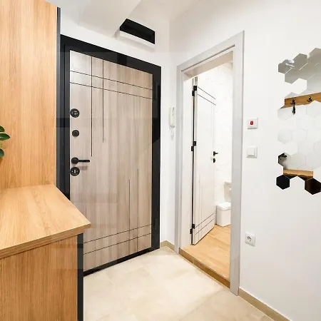 شقة 1br Golden Urban Retreat With Parking فارنا
