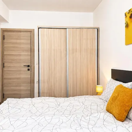 1br Golden Urban Retreat With Parking Varna