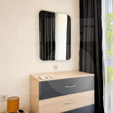 1br Golden Urban Retreat With Parking شقة فارنا